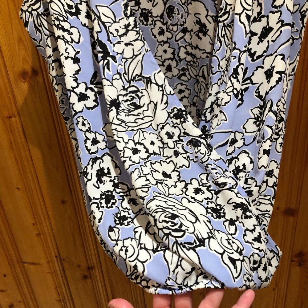 Loft Criss Cross Front Top Size Medium - Picture 9 of 15